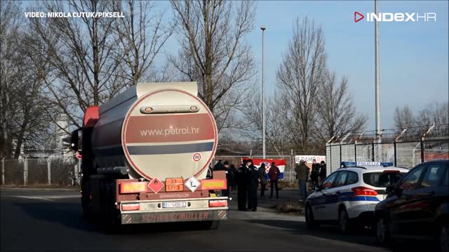 Prosvjeduju radnici Rafinerije Sisak