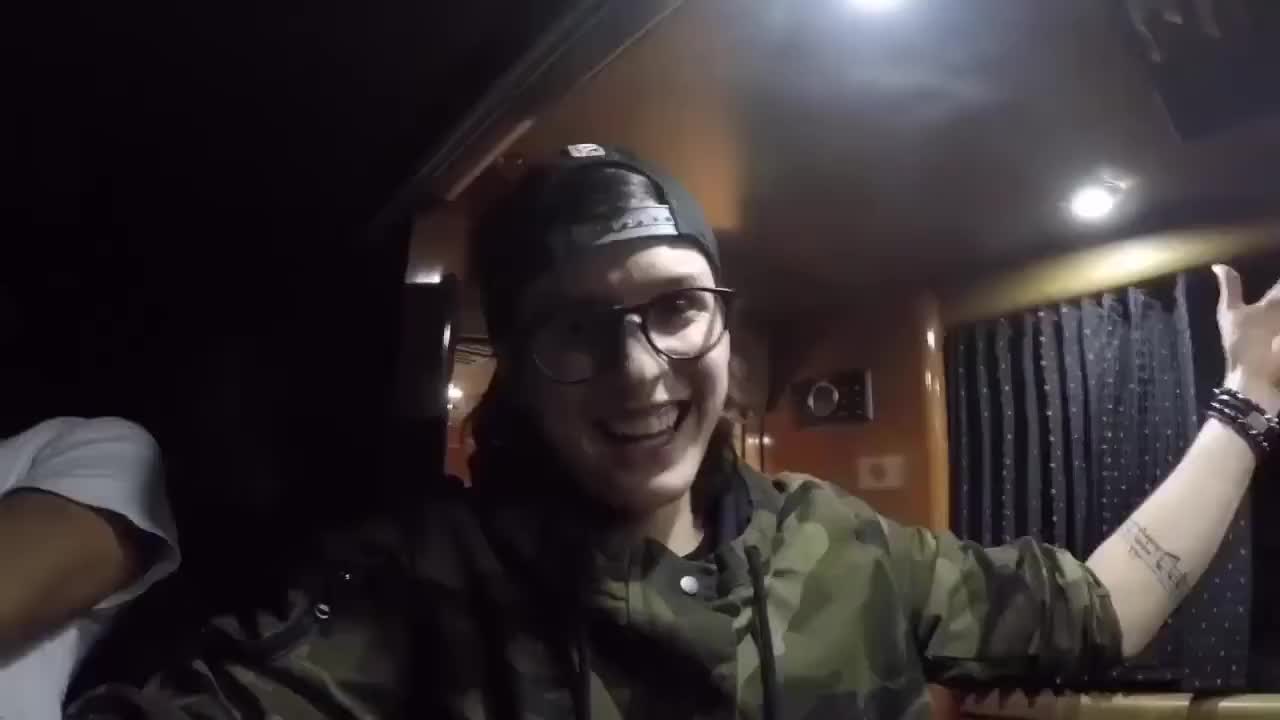 CHRIS HACE "LIVE" EN INSTAGRAM SIN DARSE CUENTA Y CANTA Las Mañanitas | CNCO