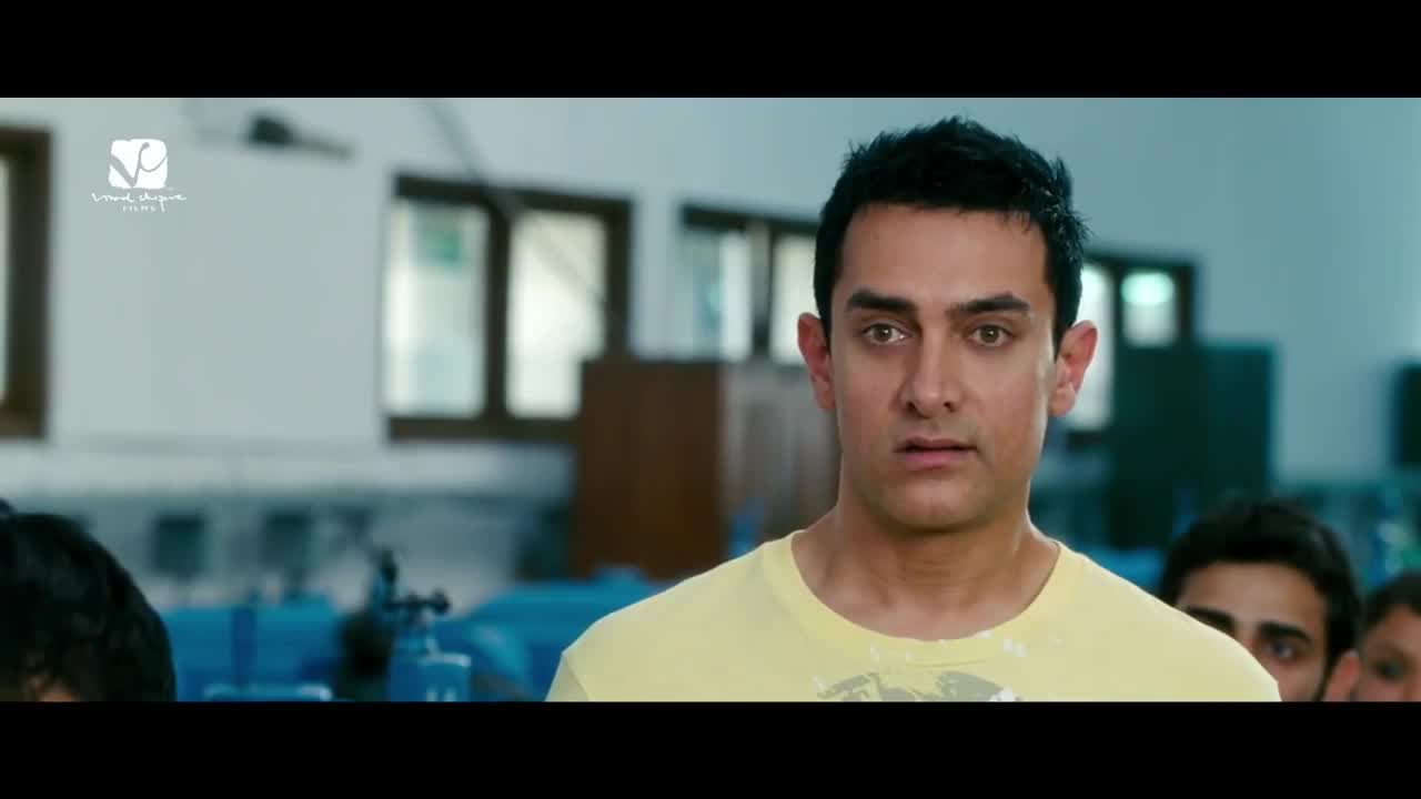 What is a machine- - Funny scene - 3 Idiots - Aamir Khan