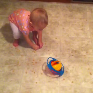 Little Girl Surprised When The Gyro Bowl Does NOT Work As Advertised