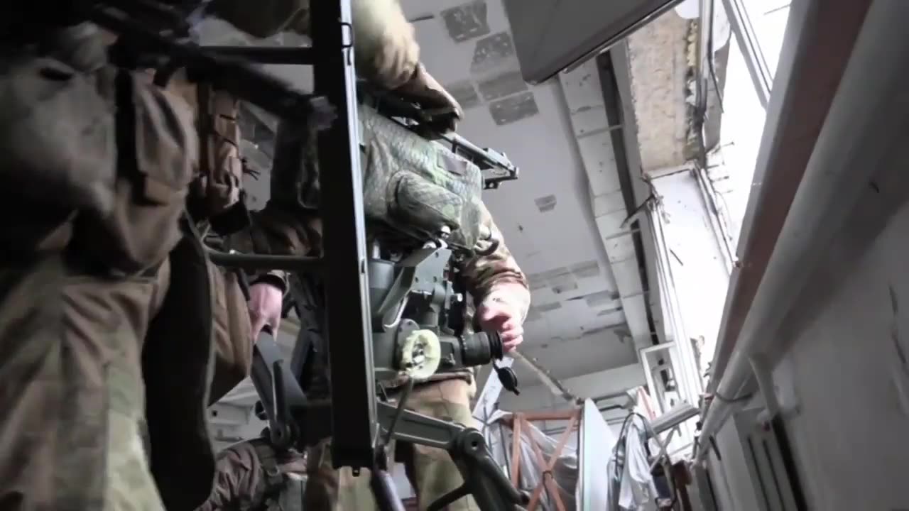 Russian soldiers hits Ukrainian observation post on the right bank of the Dnieper.