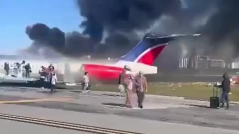 plane crash at miami international airport 4th footage