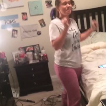 Hermano da un tremendo susto a su hermana