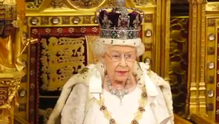 How long is her Mejesty Queen Elizabeth expected to stay in mourning? Find out