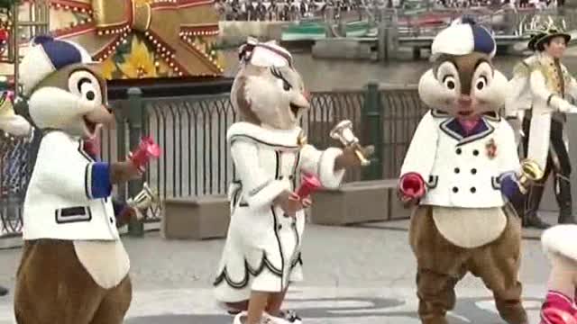 MR & MRS Chipmunks Show Ring The Bell