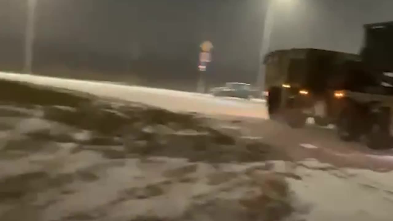 The driver of a ruzzian military truck decided to demonstrate wintertime logistics