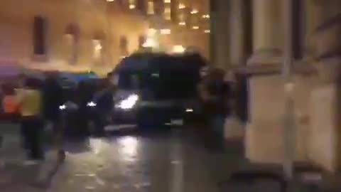 Forze dell'ordine=Delinquenti legalizzati