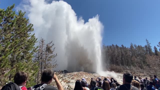 Amazing eruption of Steamboat Geyser