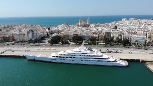 Incredibly EXPENSIVE Superyacht Shocked With Its Luxury