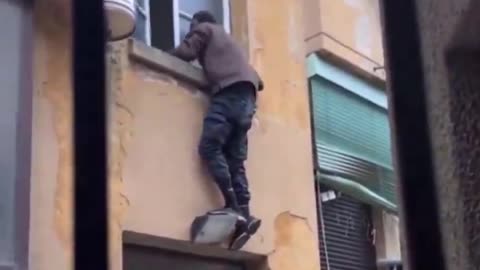 Fake asylum seeker in Milan breaks into Italian homes to rob or squat. Is this