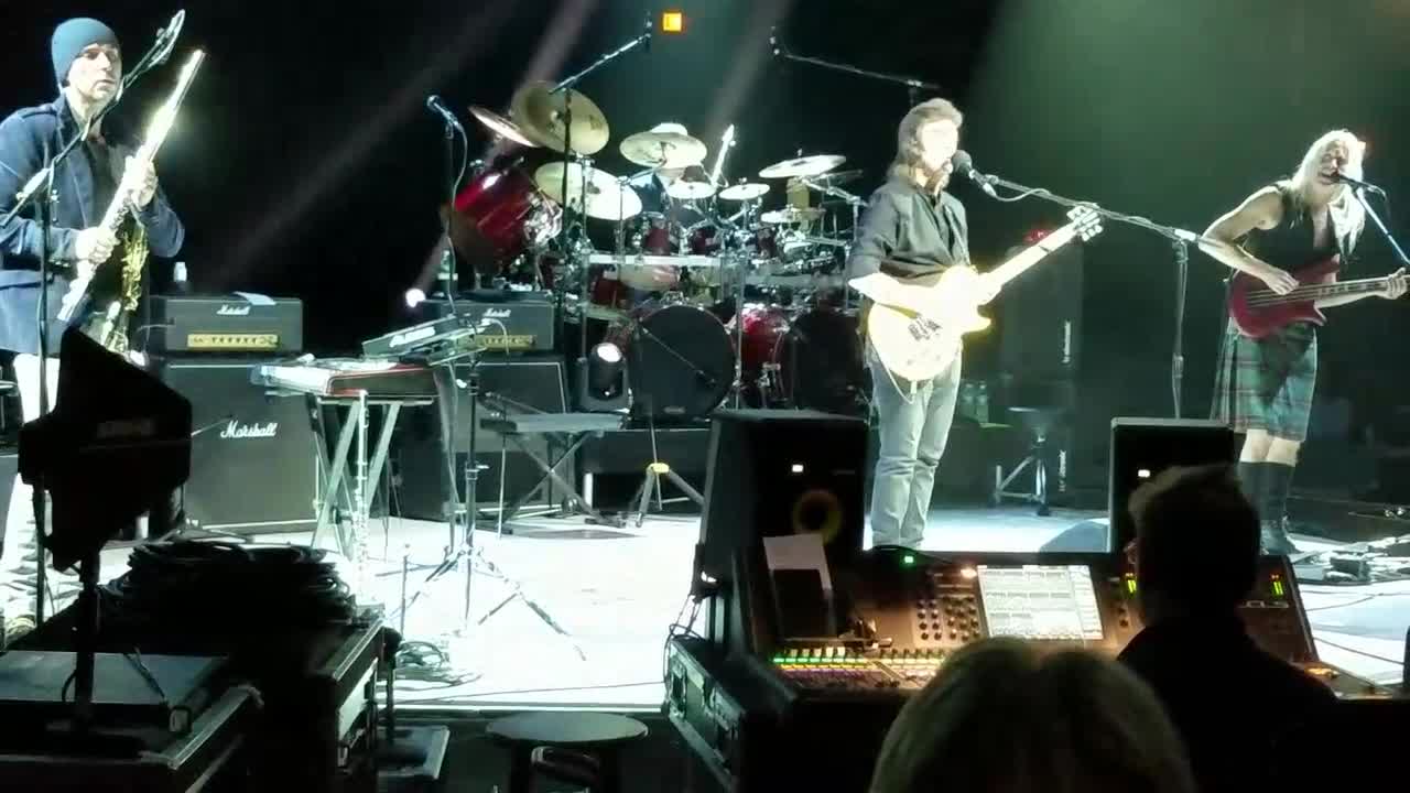 Steve Hackett (Genesis) - Live at Westbury Theater, NY (02-03-17)