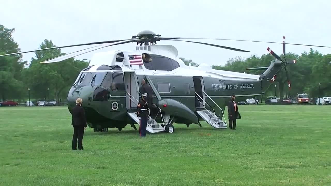 POTUS departs the White House on Marine One en route to Camp David for the weekend.