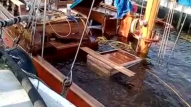 Velero se hunde en la bahía de Manga