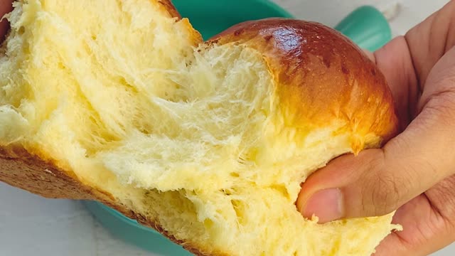 Joshua Weissman's Greatest Dinner Rolls (CRUMBSHOT)