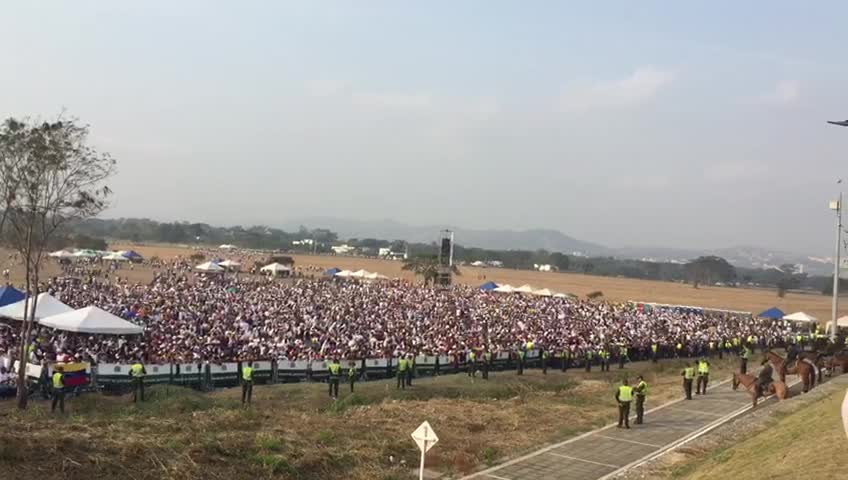 Este es el ambiente que se vive por el inicio del concierto Venezuela Aid Live