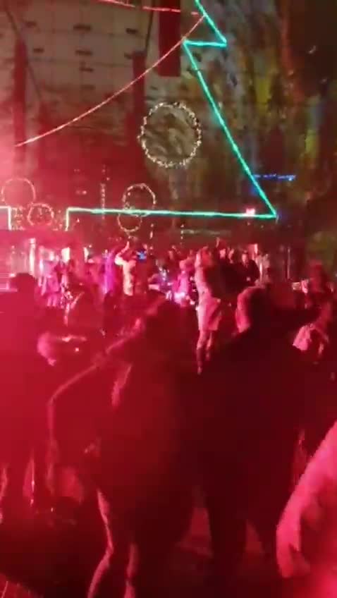 Rotterdam on the streets tonight against covid tyranny singing