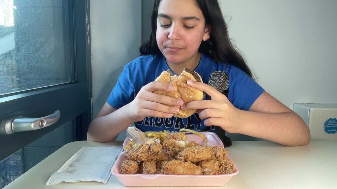 Half Pounder with Fries with chicken wings | ASMR mukbang