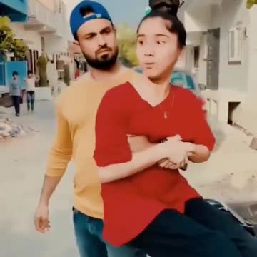 Funny Girl snatches mobile but got something in return.