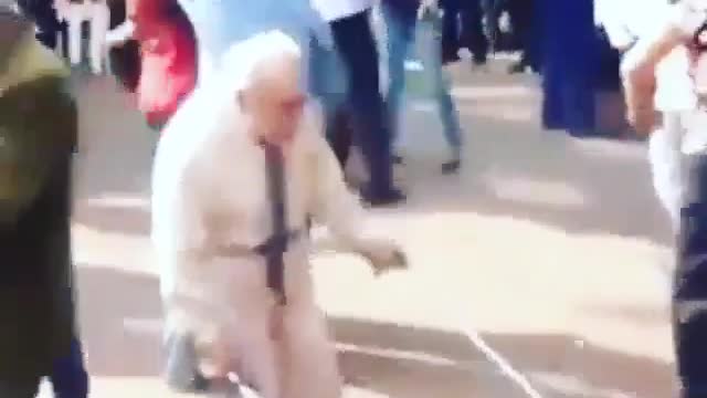 Happy every day interesting old man to give you a nice day