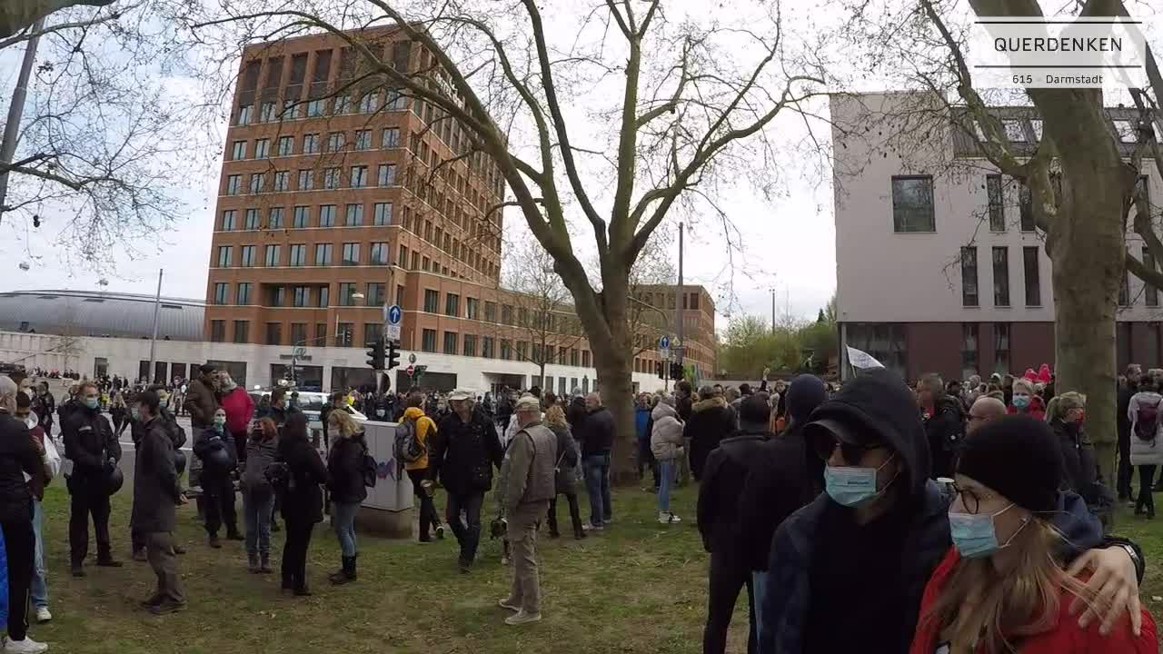 Es reicht! Demo in Wiesbaden - incl. rechtswidriger Einkesselung von tanzenden Menschen