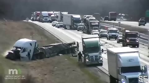 Big rig goes wrong (caught on camera)