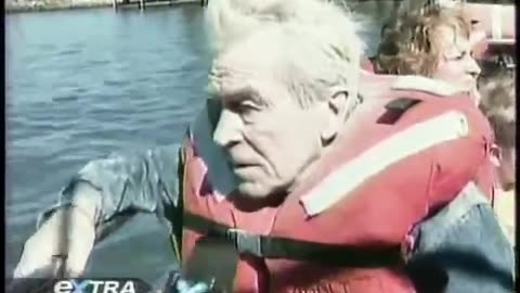 911 Extra Rented A Boat To Get A Better Shot Of The Collapses Then Edits Out The Shots