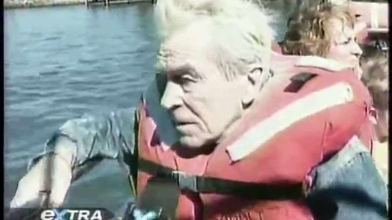 911 Extra Rented A Boat To Get A Better Shot Of The Collapses Then Edits Out The Shots