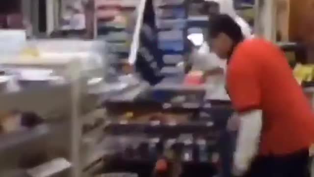 Play Of The Day - Shop Staff Deal with Andy and Brandy Tifa...