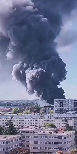 Smoke seen in Paris after fire breaks out at world's biggest produce market