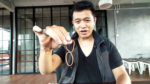 THE MAGIC ILLUSION OF RUBBER BANDS ONE WITH EACH OTHER