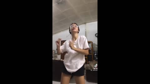 Tiktok challenge no bra