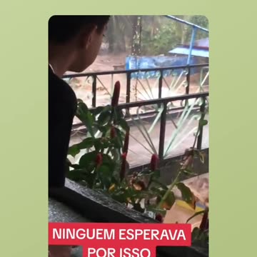 Heavy rain causes flooding and breaks wall, causing panic among residents of Vila in December 2023