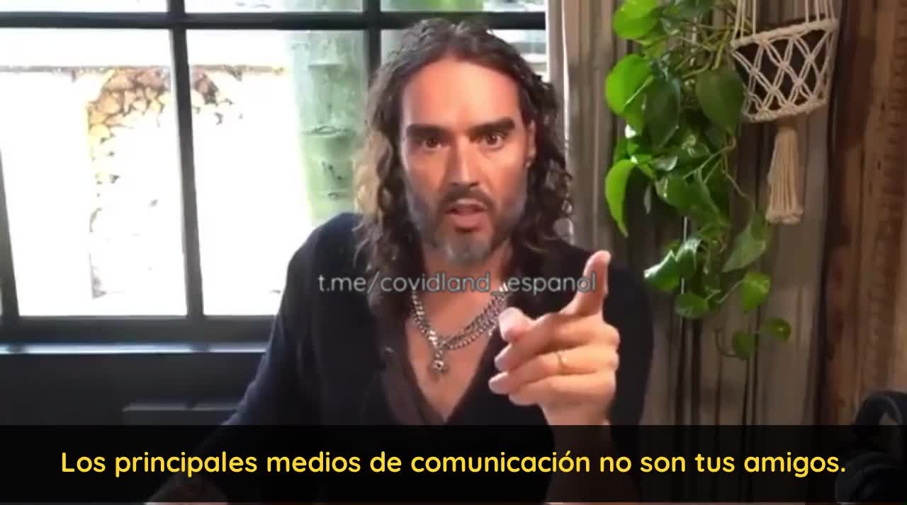 Russell Brand: "Los medios de comunicación y el gobierno no son tus amigos"