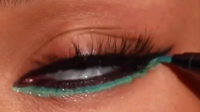 Maquillage eyeliner vert 💚💯#eyeliner #greenmakeup #greeneyemakeuplook #makeup