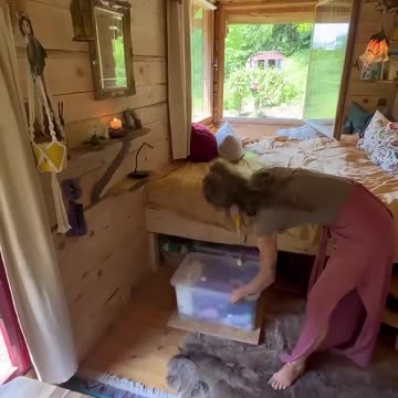 Low Budget DIY Tiny Home 🏡 on Wheels