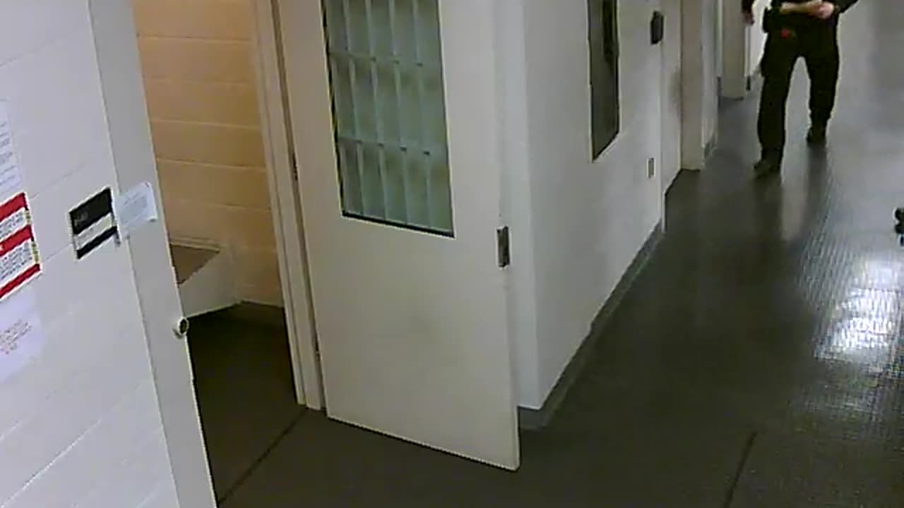 1665HQOB02PrisonerProcessingCell_2021-01-06_23h20min01s910ms.mp4