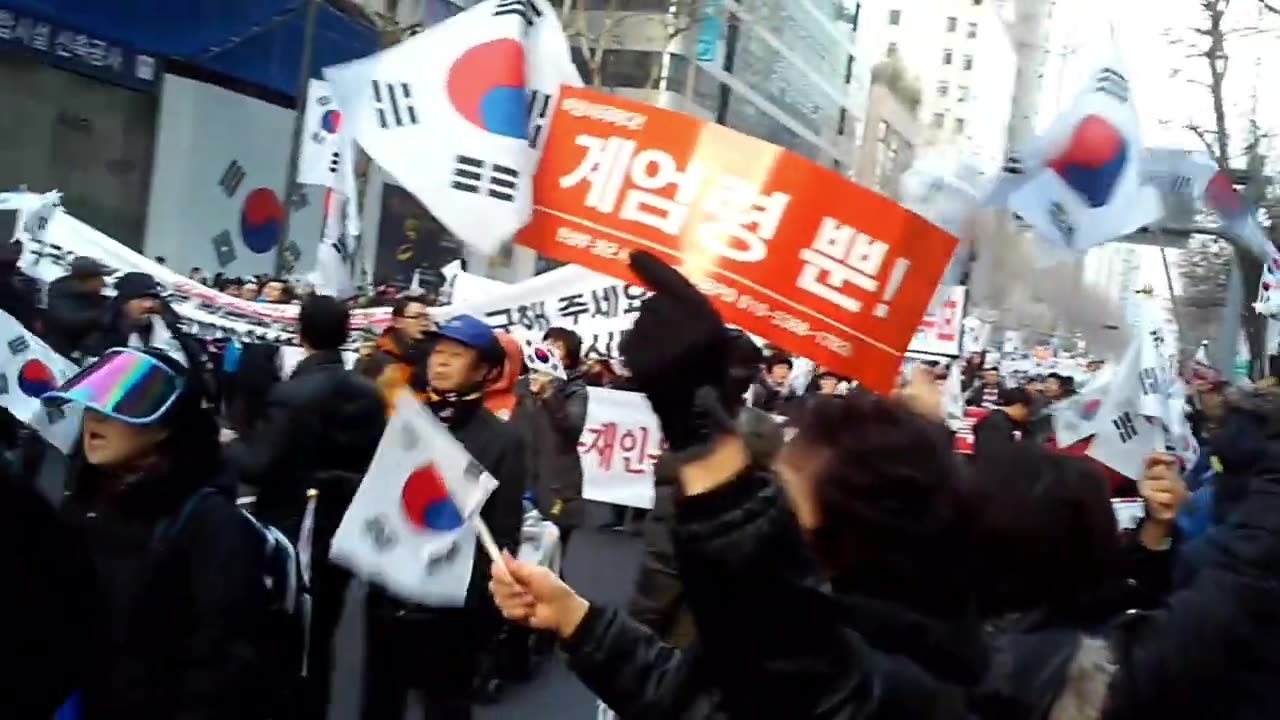 20210108_V3_S02(cgjfDaSH3ZA)많은 태극기는 어디로_ 4년전 2017.1.7 강남 삼성역에서의 영상