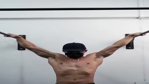 The double arm is a classic street fitness action