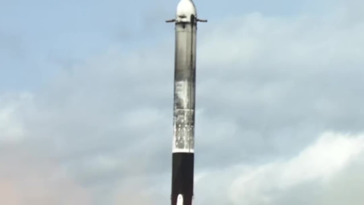 "Spectacular Falcon Heavy Side Booster Landing: Dual Sonic Booms"