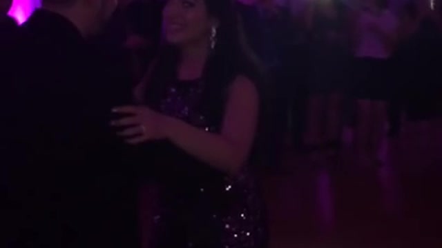 Recién casados sorprenden a los invitados con un baile de bodas muy tecnológico