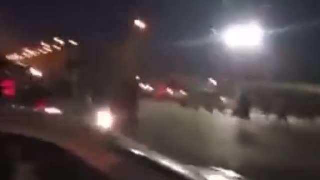 Violent clashes and heavy gunfire in #Baghdad.
