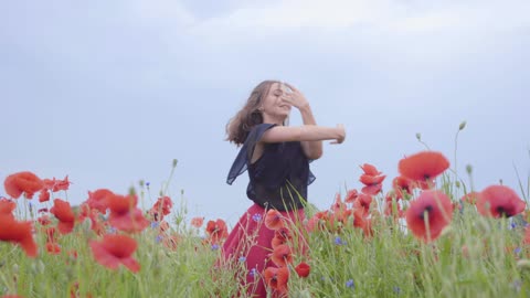 Girl dancing happily in a field of flowers || Beautiful Moment 💖 