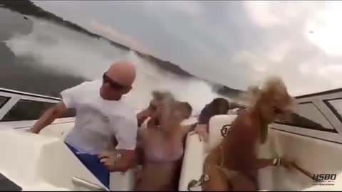 The funniest Boat crash I've ever seen