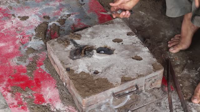 Metal Casting a Cooling Fan Using Molten Aluminum