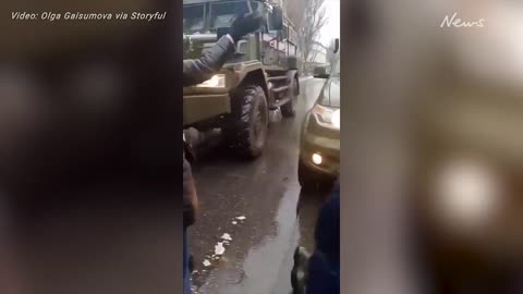 Ukrainian protesters face down Russian military vehicles