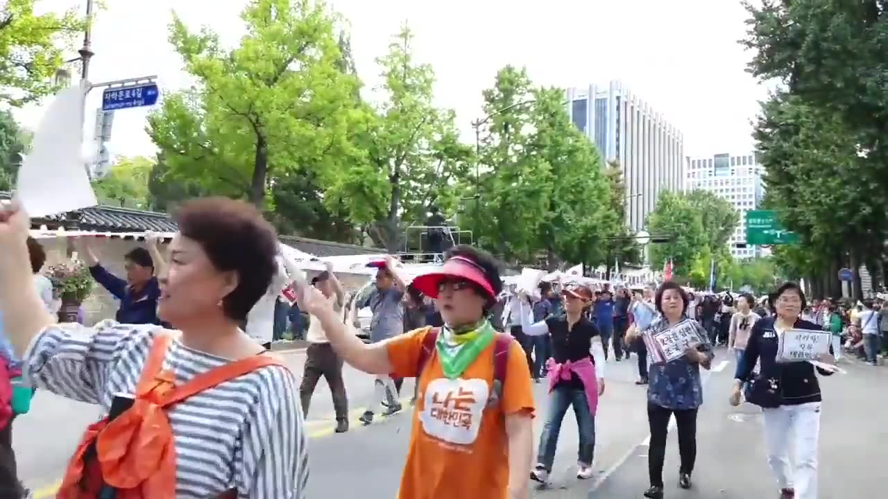 20191117_V3_S02(Z9FTYYa7U8g)전라도 광주출신의 중도를 지향하는 대학교수께서 청와대 앞에서