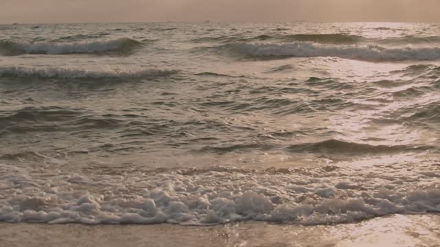 Light rain water relaxing sound / voice for sleep / meditation / relax with sea in background