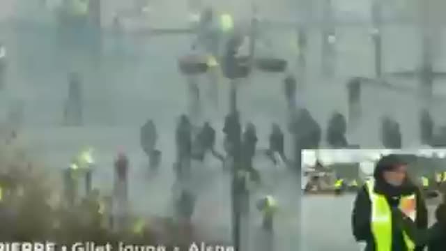 French police trying to make illegal arrests was forced back by yellow vest patriots!