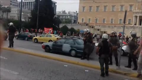 ΑΝΑΡΧΟΑΠΛΥΤΟΙ ΑΝΤΙΦΑ ΣΤΟ ΜΝΗΜΕΙΟ ΤΟΥ ΑΓΝΩΣΤΟΥ ΣΤΡΑΤΙΩΤΗ!!!