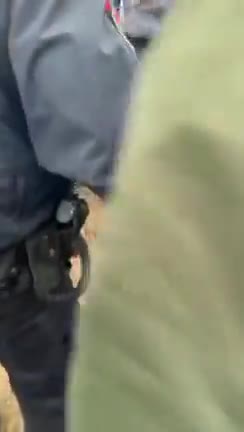 Ukraine civilists treaten publicly